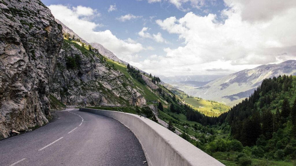 日比谷線沿い ラーメン らーめん 喜丸（日比谷駅）