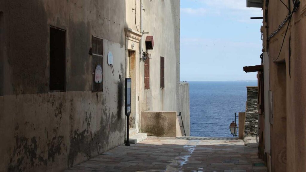 格安SIM 比較 無制限 主要なデータ無制限の格安SIMプランを比較すると？