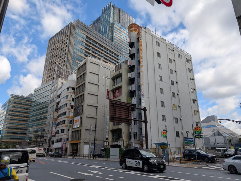 六本木 ラーメン 1. 博多麺房 赤のれん 西麻布本店