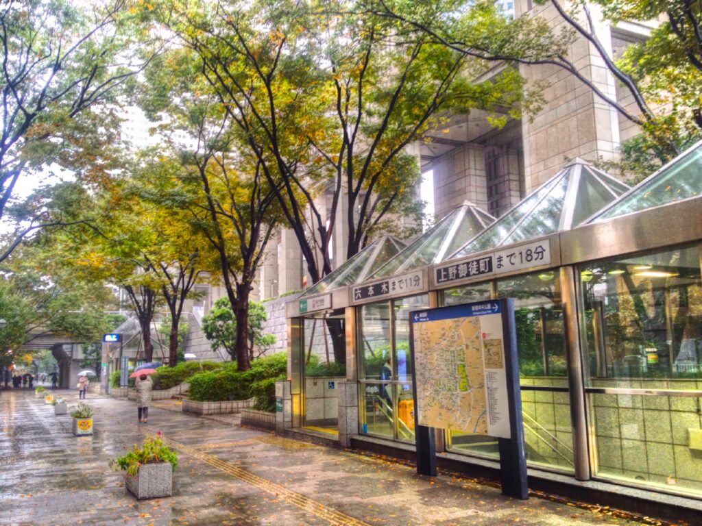 都庁前駅 カフェ 4. 電源・Wi-Fi完備のノマド向けカフェ