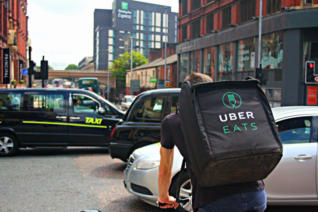 UberEats 手数料 少額注文手数料とは？
