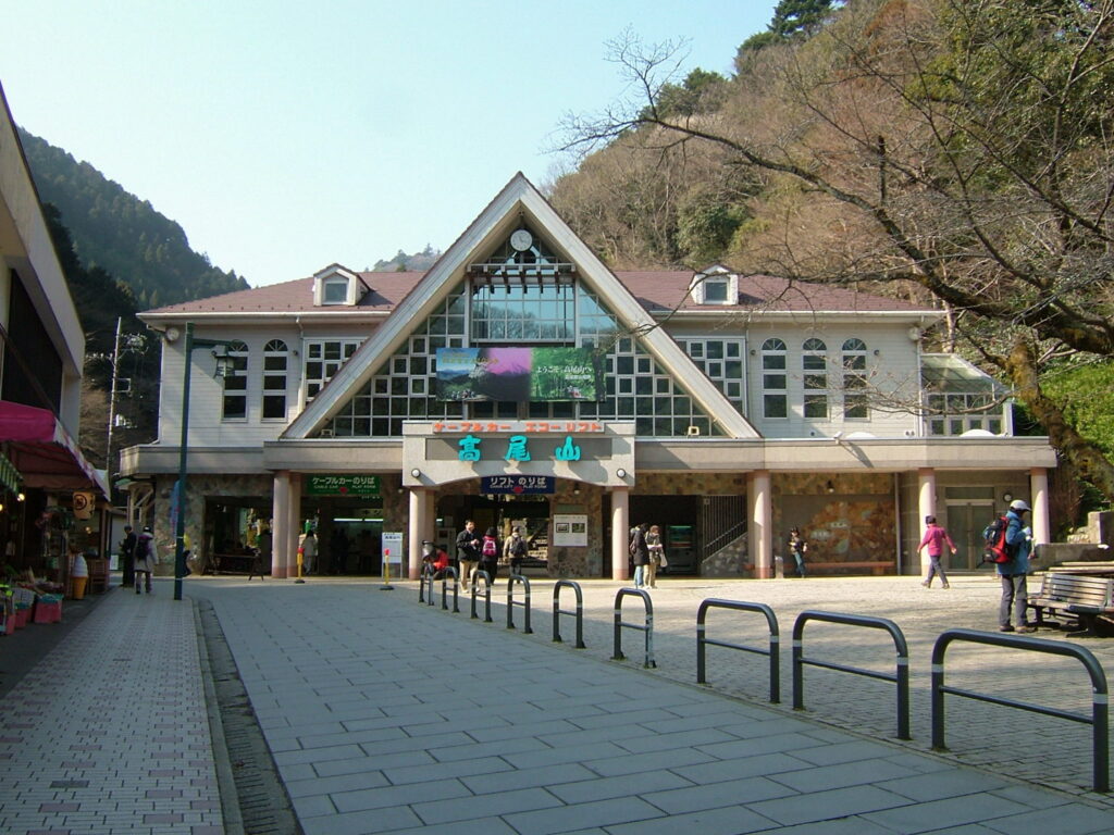 清滝駅 居酒屋 2. 地魚専門店 丼兵衛